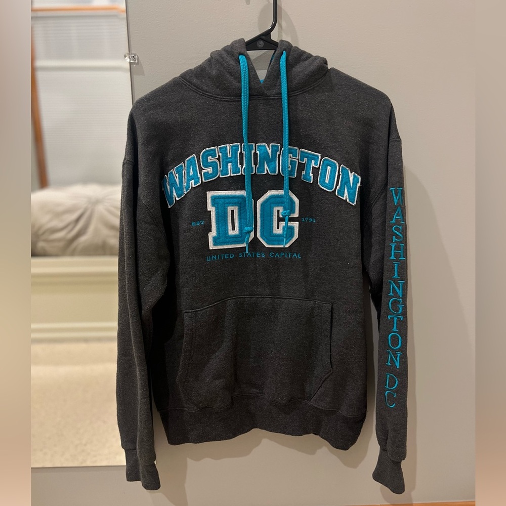 Washington DC Hoodie Size M (Fit is more S/M)